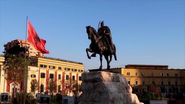 PRESTIGJOZJA «LONELY PLANET» VLERESON TIRANEN, «KRYEQYTETI SHQIPTAR DESTINACION PER TURISTET» LAJM