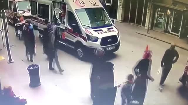 Hastane Önünde Silahlı Saldırı Güvenlik Kamerasında