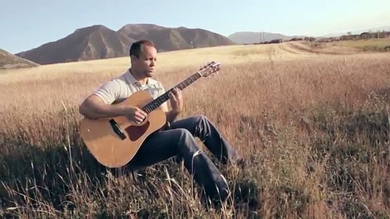 Muk ក្រុមមឹក - Sings Cambodian Song - Champa Battambang (Sinn Sisamouth) - Acoustic