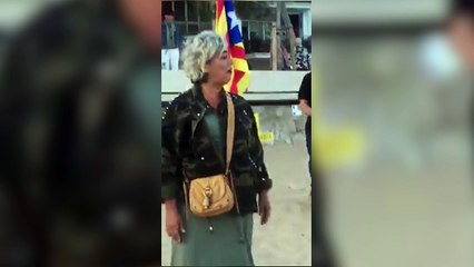 Señora de la polémica por las cruces amarillas en la playa