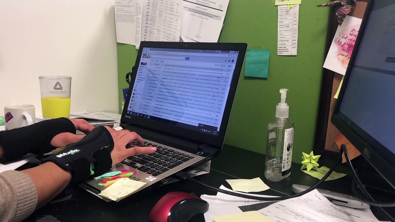 Mil mujeres ayudan en la legalización de inmigrantes en Estados Unidos