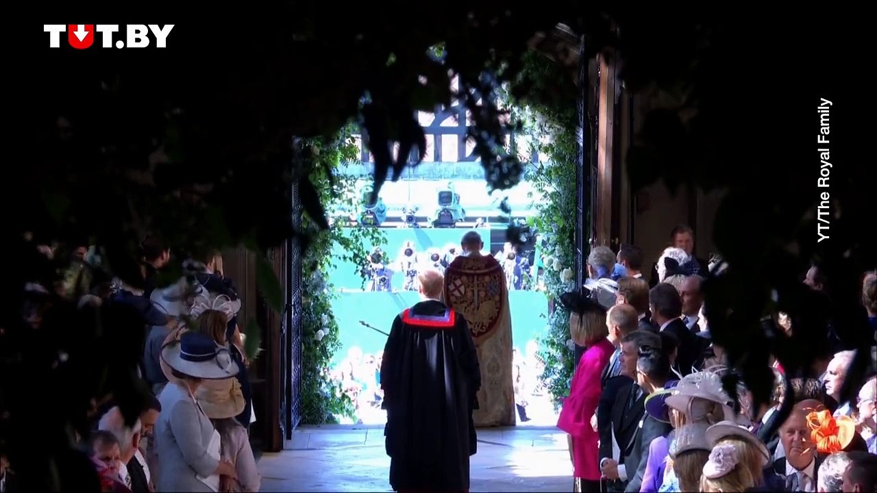 За свадебной церемонией принца Гарри и Меган Маркл следит сейчас весь мир. Как Меган Маркл прибыла на церемонию — смотрите в видео.