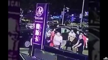 Chine : Un homme déclenche une bagarre générale quand il a touché le derrière d'une femme !