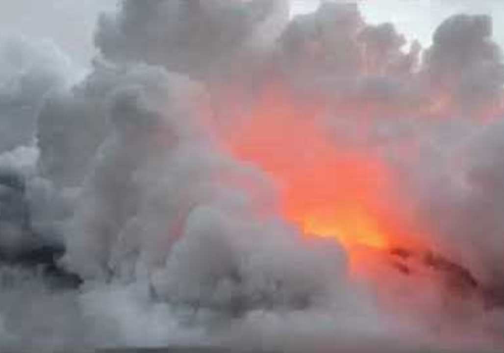 Laze Continues to Form as Lava Enters the Ocean in Pahoa, Hawaii