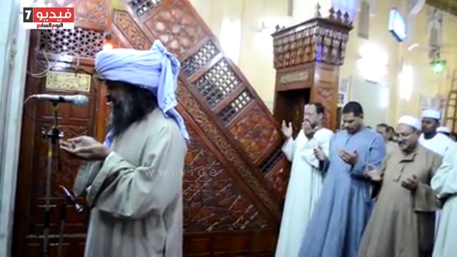 بكاء وخشوع للرجال والسيدات بصلاة التراويح بمسجد العتيق الكبير بإسنا