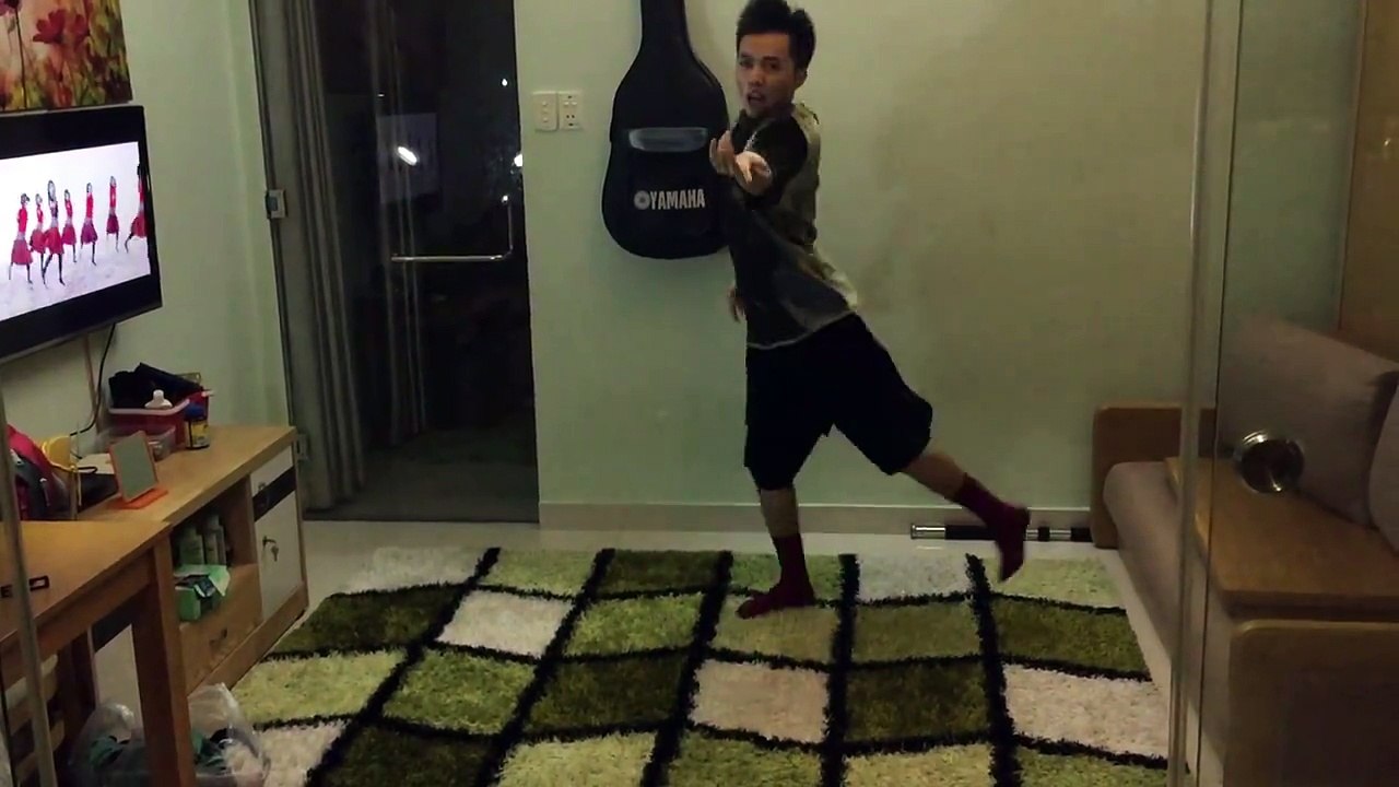 Thanh niên nhảy "Dancing Queen" của Chi Pu cực đỉnh