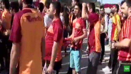 Galatasaray taraftarı, İstanbuldaki festival alanında toplanmaya başladı