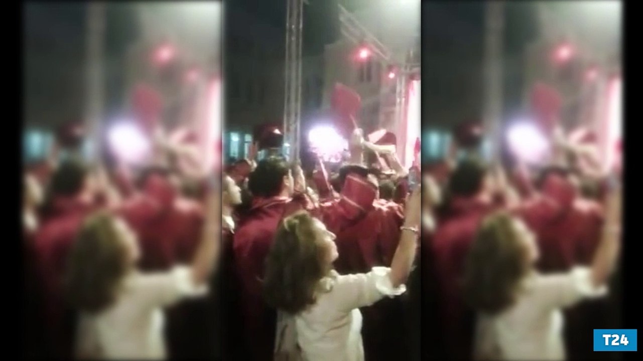 İzmir Atatürk Lisesi müdürü İzmir Marşına Siyasi dedi, söyletmedi