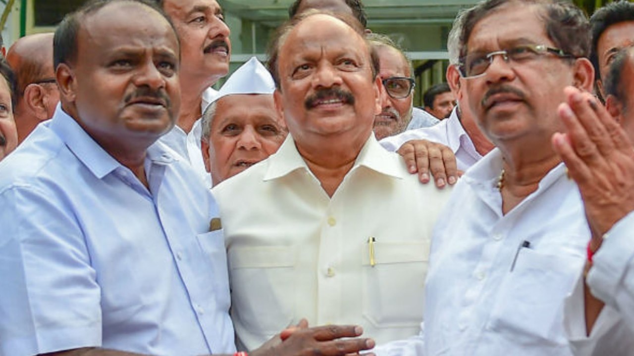 కర్ణాటక 25వ ముఖ్యమంత్రిగా హెచ్.డి.కుమారస్వామి