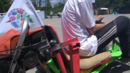 Ortaokul öğrencisi ağaç motoruyla çalışan araba yaptı