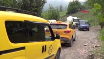 Trabzon Tonya'da Taksiciler Yol Kapattı, Bozuk Yola Tepki Gösterdi-Hd