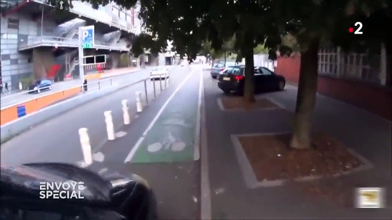 VIDÉO. Autos, motos, vélos : la guerre est déclarée