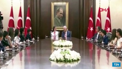 11 yaşındaki Esmanın erken seçim yorumu Binali Yıldırımı güldürdü