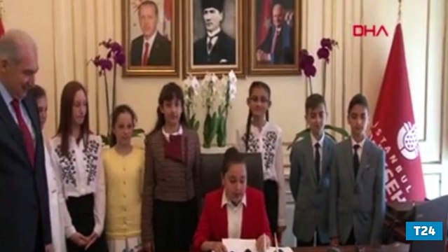 İBB Başkanı Uysal, koltuğunu 7. sınıf öğrencisi Yağmur Özere devretti