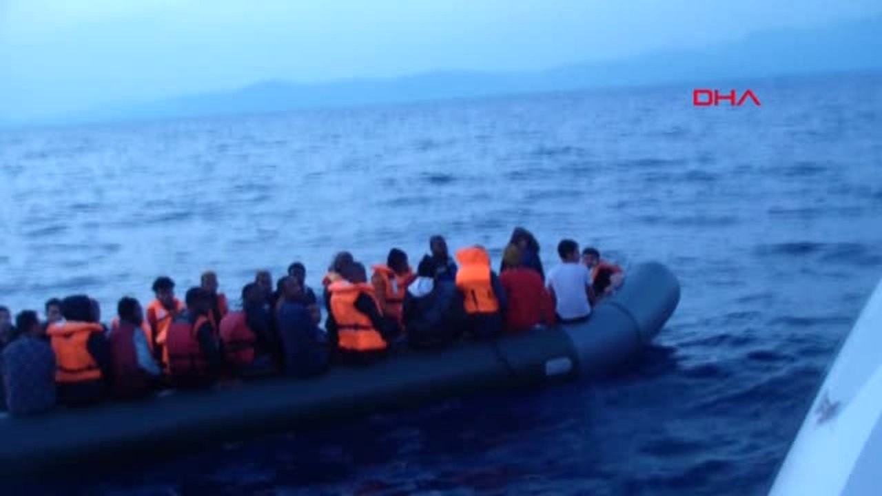 İzmir Dikili Açıklarında 49 Kaçak Yakalandı