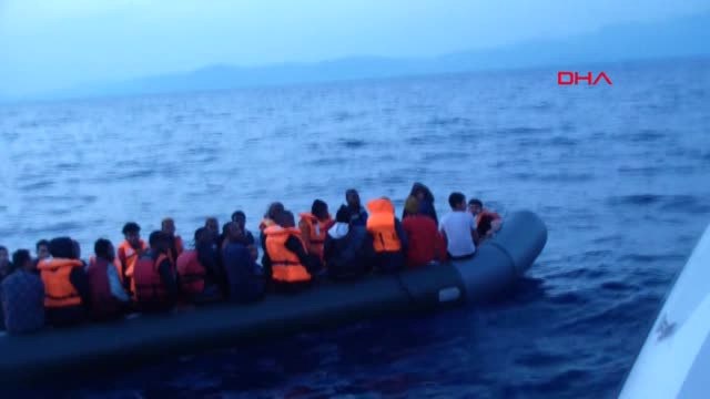 İzmir Dikili Açıklarında 49 Kaçak Yakalandı