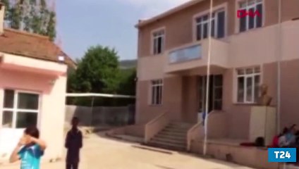 Öğrenciye tekme attığı iddia edilen öğretmen gözaltına alındı