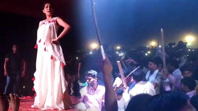 सपना चौधरी के कार्यक्रम में भीड़ हुई बेकाबू, जमकर चले डंडे
