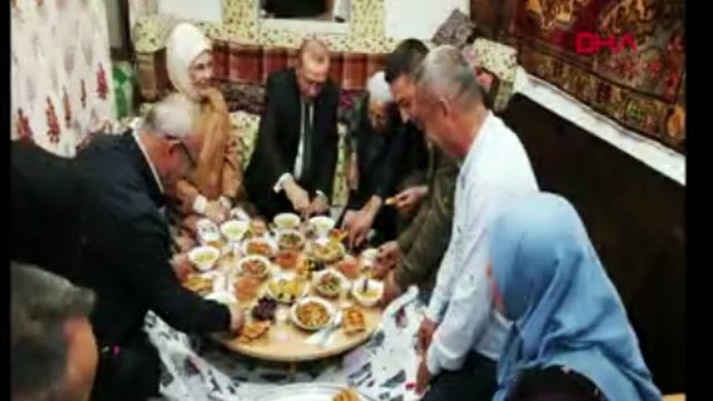 Cumhurbaşkanı Erdoğan iftar sofrasına konuk oldu