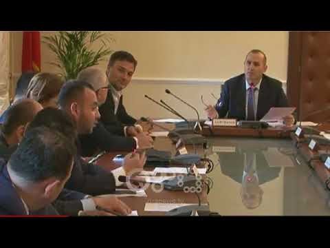 Ora News - Xhafaj në Komisionin e Ligjeve, Balliu: Pikë që s'ju bie, Manja: Sa bukur këndon!