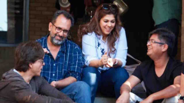 Shahrukh Khan's picture from set of Zero gets LEAKED; Check out here । FilmiBeat