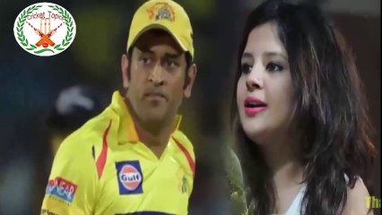 कैमरेवाले ने पकड़ ली साक्षी की हरकत, देखकर धोनी भी रह गए हैरान !