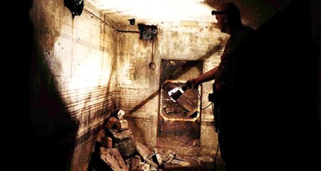 Evinin Arka Bahçesinde Bulduğu Kapağı Kaldıran Adam Tarihi Sığınakla Karşılaştı