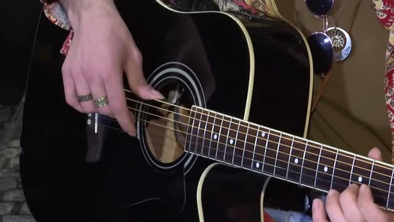 Siyah Beyaz Ezgiler" Aynı Albümde Buluştu - Klip