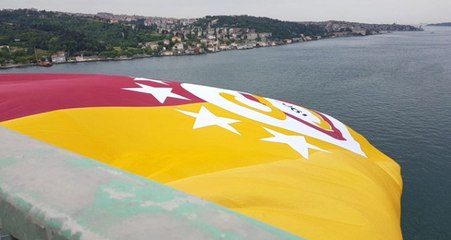 Şampiyon Galatasaray'ın Bayrakları Boğaz'a Asıldı
