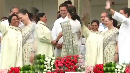 CM Kumaraswamy: Sonia Gandhi-Mayawati की गलबहियां को देख PM Modi-Shah को आएंगे पसीने ।वनइंडिया हिंदी