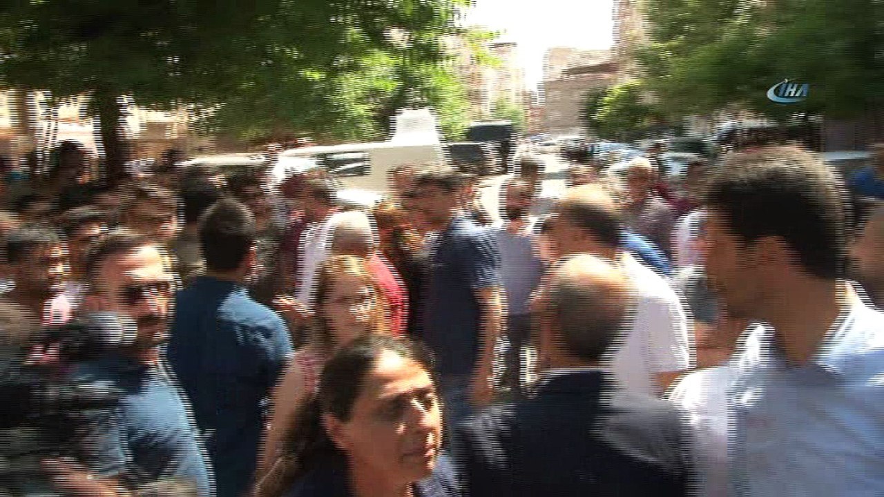 Diyarbakır’da Öcalan lehine slogan atan gruba müdahale: 1 gözaltı