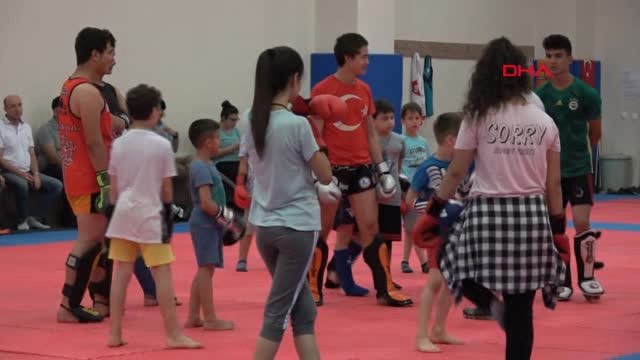 Alex', Ay Yıldızlı Forma Hayaliyle Şampiyonaya Hazırlanıyor