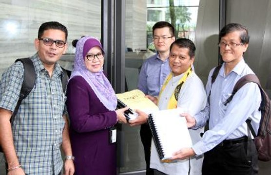 Bersih hands over electoral and parliamentary reforms proposal to IRC