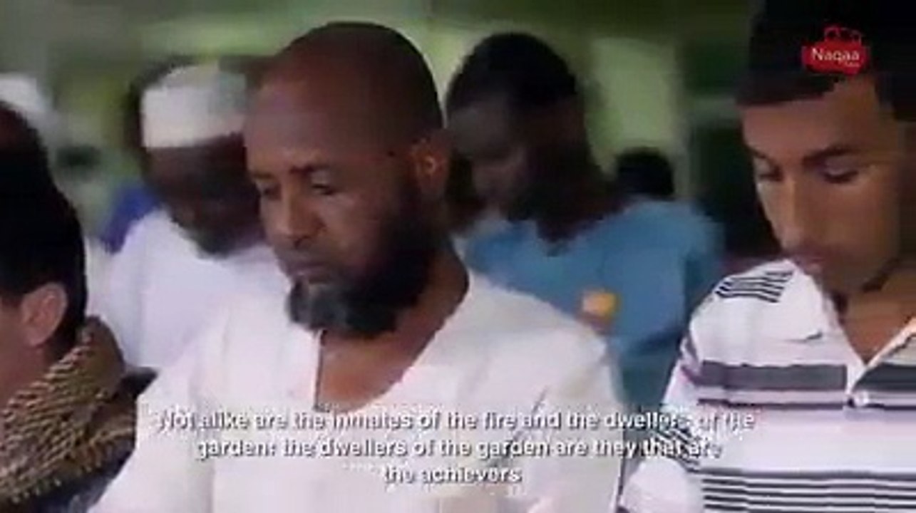 بہت ہی پیاری آواز میں تلاوت . ایسی تلاوت ہو تو پوری رات بھی تراویح میں کھڑا ہوا جا سکتا ہیں