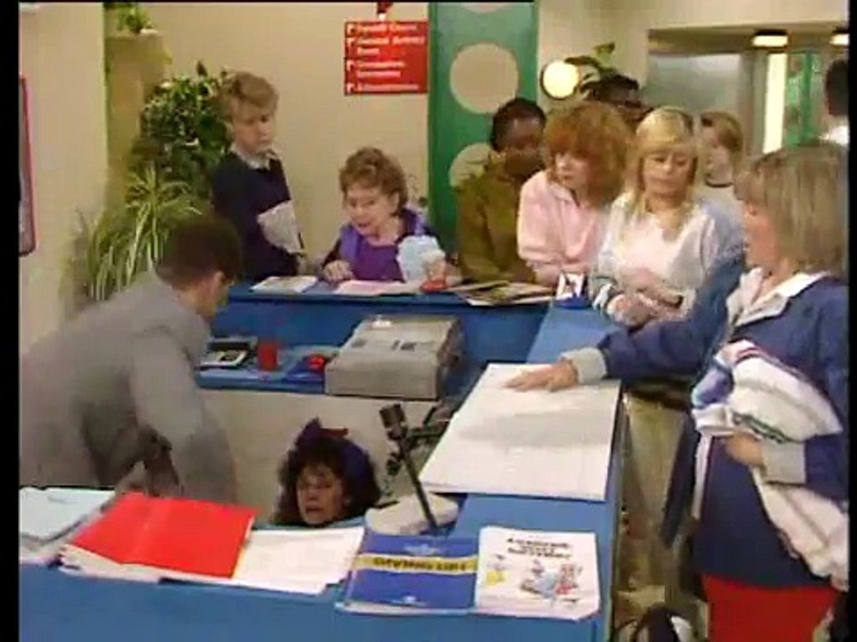 The Brittas Empire S02E01 - Back from the Dead