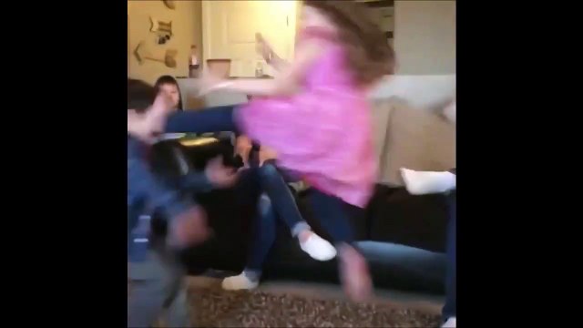 Quand ta fille s'entraine en mode MMA et met KO son petit frere