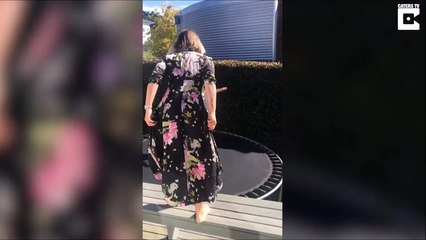 Quand ta maman s'essaye au trampoline... Raté