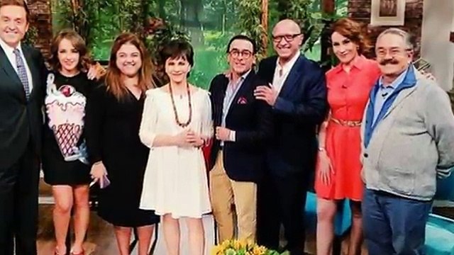 HUMILLAN A ADAL RAMONES POR IRSE A TELEVISA