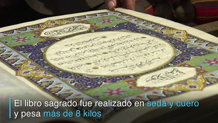 Corán de seda para preservar el arte de la caligrafía