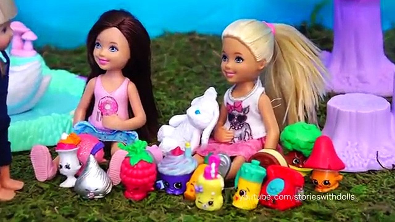 Barbie Toys and Dolls - Chelsea and Her Friends Solve the Shopkins Mystery