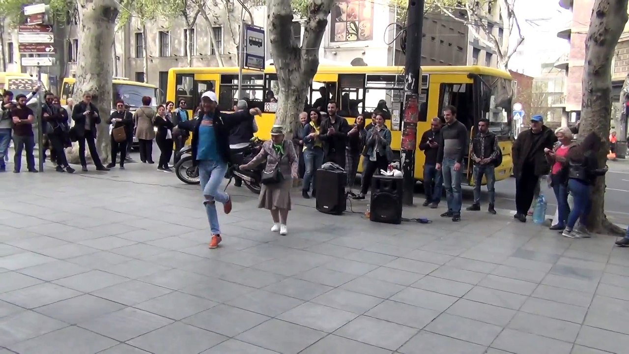 Тбилиси 2018. Грузинский танец на проспекте Руставели (18.04.2018)