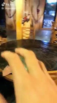 Trào lưu này bây giờ là mốt nhé!Mấy bạn hãy tải app tiktok về để thực hiện clip dễ thương cho riêng mình nhé..Sẵn tay mấy bạn follow tik tok ID của mình để gi