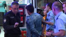 Başkentte polis kendisine saldıran iki kişiyi silahla vurdu