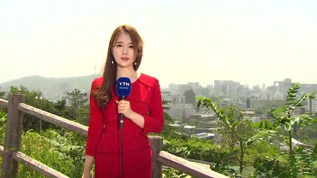 [날씨] 황사 이어 스모그 유입...마스크 챙기세요 / YTN
