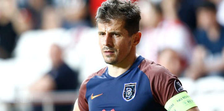 Emre Belözoğlu'ndan Flaş Açıklama! Futbolu Bırakacak Mı?