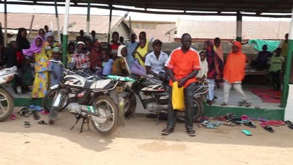 Afrika'ya Kitap Satarak Yardım Yapıyorlar