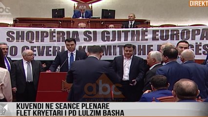 Opozita bllokon foltoren, nderpritet seanca