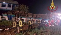 Torino - treno travolge Tir fermo sui binari nella notte: 2 morti - video