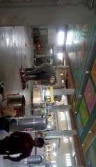 சமயபுரம் கோயிலில் மதம் பிடித்த யானை மிதித்து பாகன் கஜேந்திரன் உயிரிழந்தார்-வீடியோ