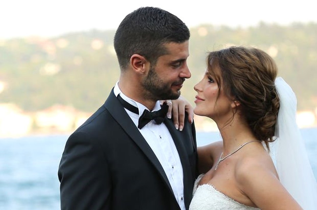 Merve Şarapçıoğlu "Bana Şiddet Uyguluyor" Diyerek Berk Oktay'a Boşanma Davası Açtı